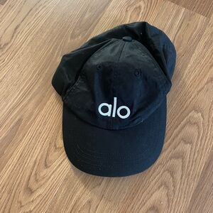 ALO Yoga Off-Duty Cap (Never worn)